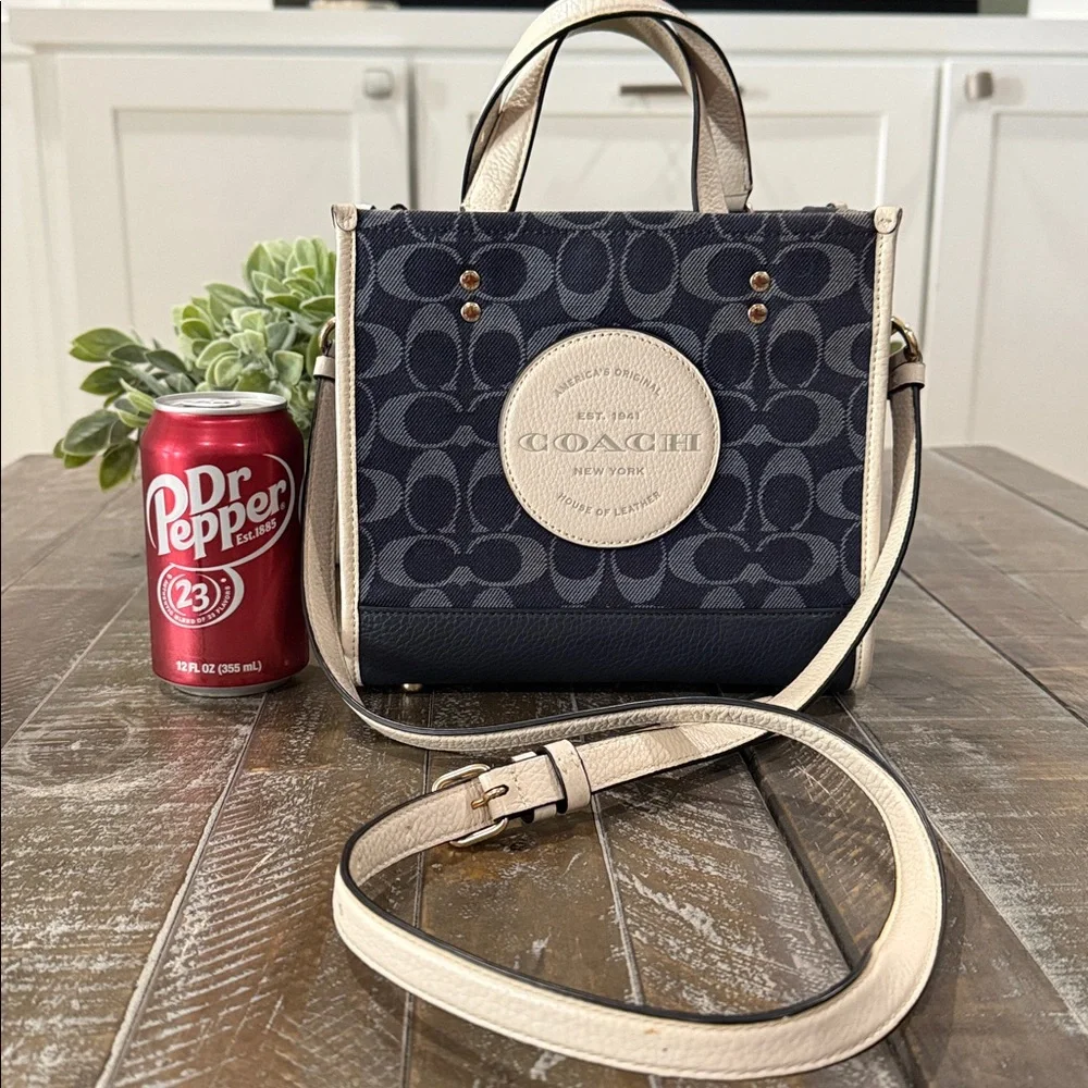 Coach Dempsey 22 Denim Signature Tote + Rare Starfish & Silver Charms - Picture 3 of 16